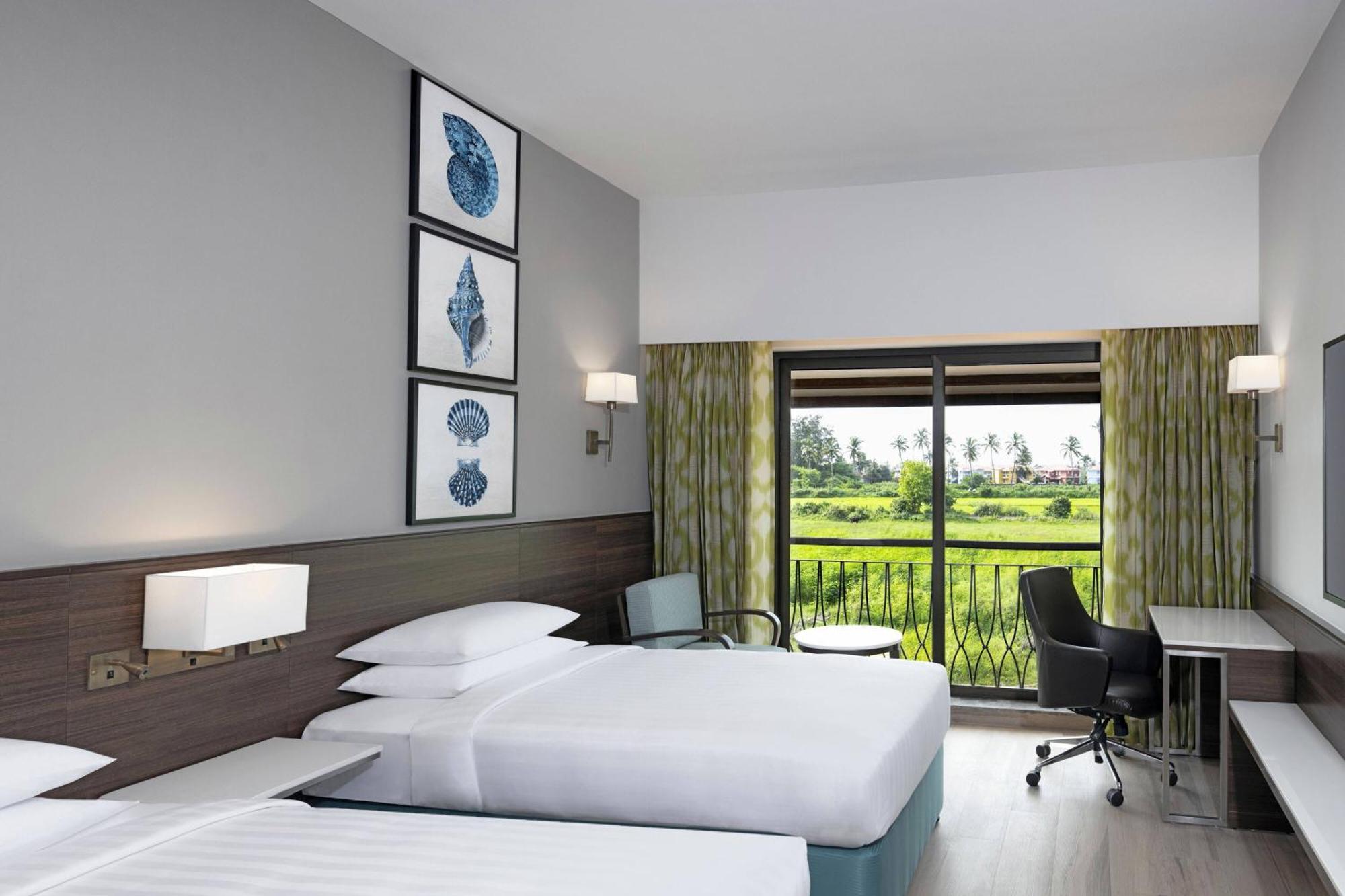 ホテル Fairfield By Marriott Goa ベナウリム エクステリア 写真