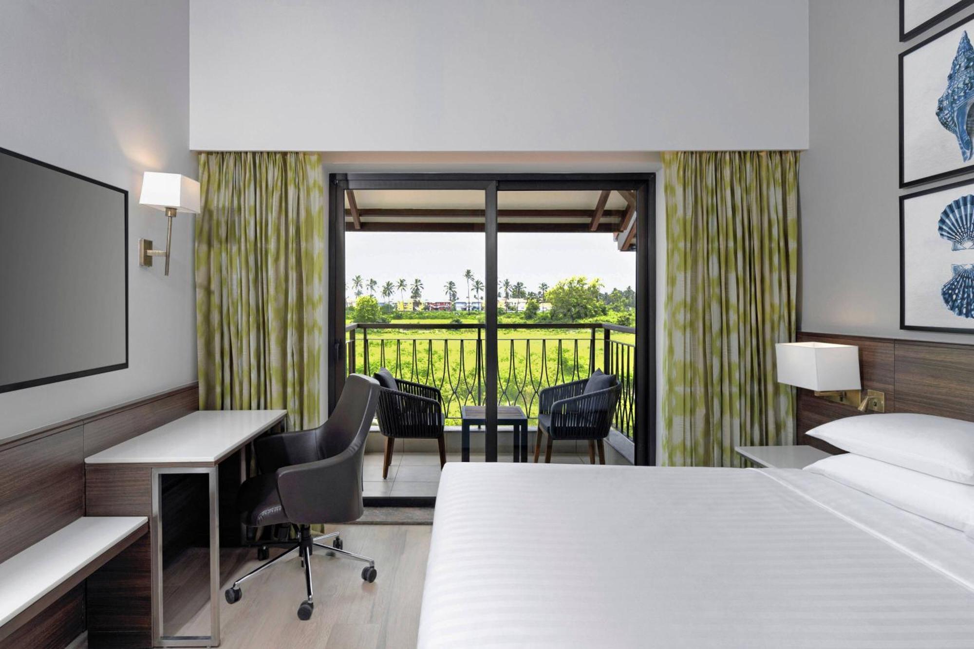 ホテル Fairfield By Marriott Goa ベナウリム エクステリア 写真